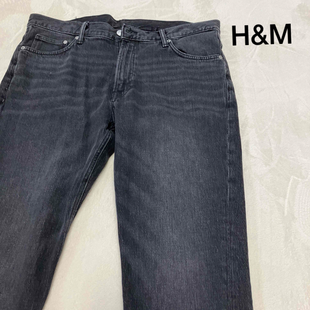 H&M(エイチアンドエム)のH&M メンズ ストレートジーンズ スリムジーンズ ジーパン ブラックデニム メンズのパンツ(デニム/ジーンズ)の商品写真