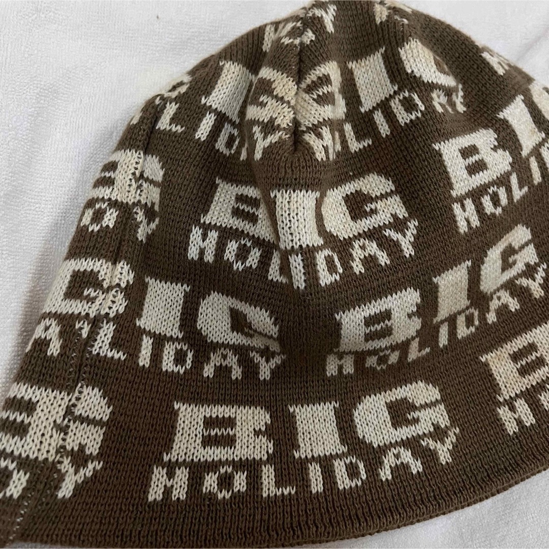 TMT(ティーエムティー)の美品　TMT bigholiday ロゴ モノグラム　ニット　ビーニー メンズの帽子(ニット帽/ビーニー)の商品写真