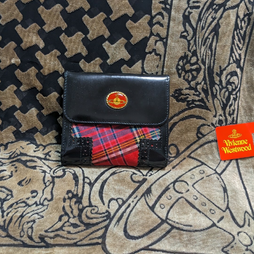 Vivienne Westwood(ヴィヴィアンウエストウッド)のエナメルオーブ　折財布　マックチェック　ヴィヴィアン レディースのファッション小物(財布)の商品写真