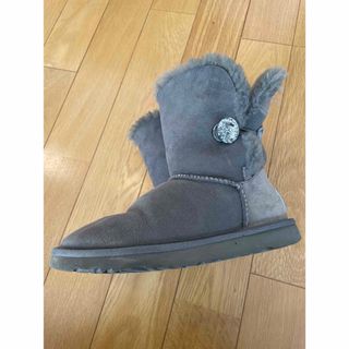 アグ(UGG)のUGG ブーツ （ヘイリー ボタン ブリング）(ブーツ)