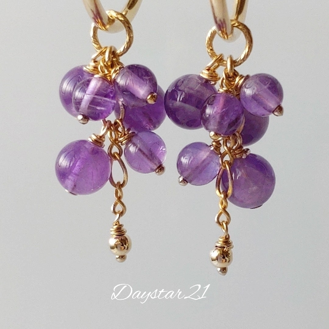 p623 天然石ピアス☆ケープアメジスト🍇実りのチャーム　イヤリング14kgf ハンドメイドのアクセサリー(ピアス)の商品写真