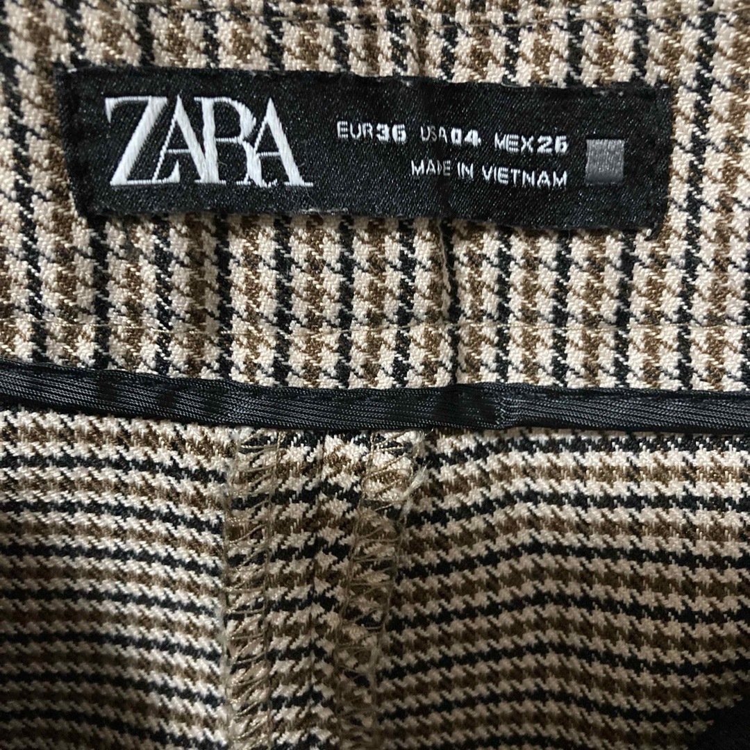 ZARA(ザラ)のZARAクロップドパンツ　 レディースのパンツ(クロップドパンツ)の商品写真