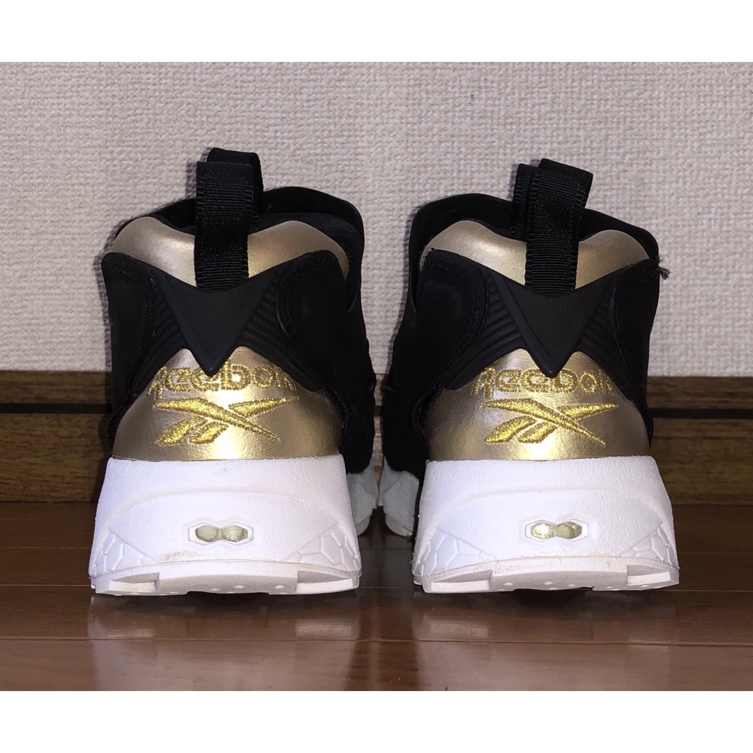 スニーカー24cm 良品 REEBOK INSTA PUMP FURY ブラック 金 og