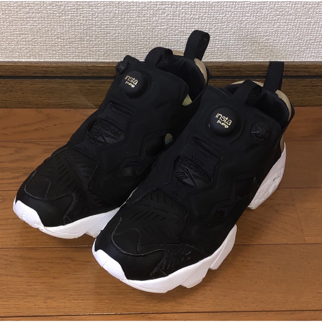 スニーカー24cm 良品 REEBOK INSTA PUMP FURY ブラック 金 og