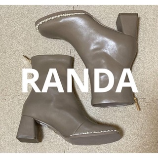 ランダ(RANDA)のRANDA パール付きブーツ【新品未使用】(ブーツ)