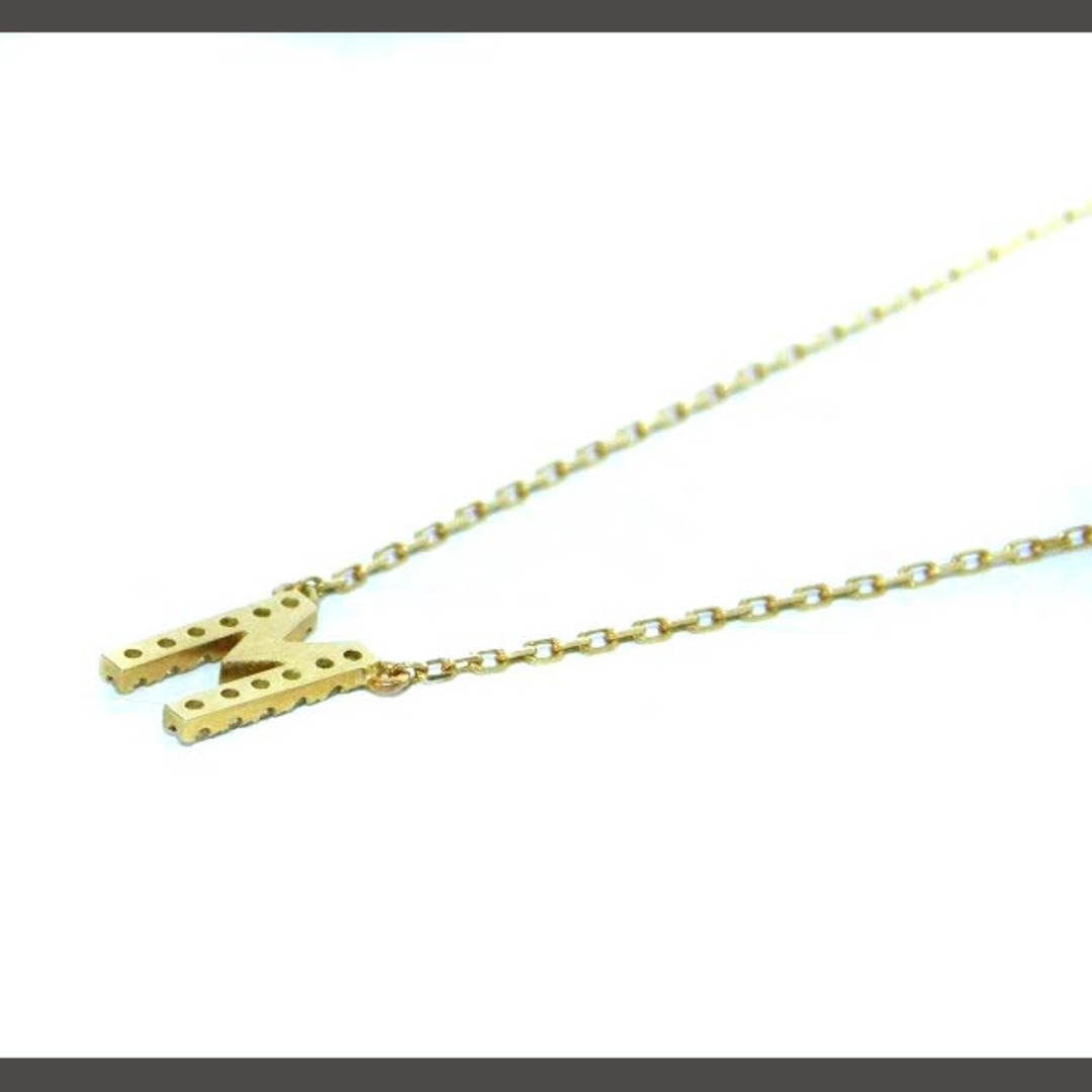 AHKAH(アーカー)のアーカー ネックレス ペンダント イニシャルM ダイヤモンド ゴールド レディースのアクセサリー(ネックレス)の商品写真