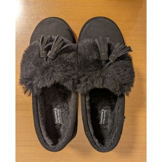 ベアパウ(BEARPAW)のベアパウ BEARPAW タッセル付ボアデザイン ブラック スリッポン(スリッポン/モカシン)