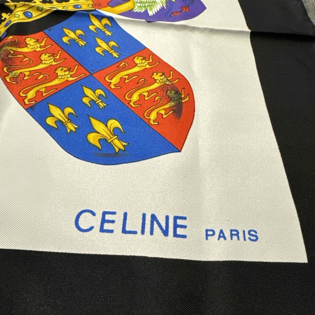 celine(セリーヌ)の美品 CELINE セリーヌ 大判 シルクスカーフ 王冠 盾 ロゴ レディースのファッション小物(バンダナ/スカーフ)の商品写真