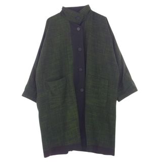 イッセイミヤケ(ISSEY MIYAKE)のISSEY MIYAKE イッセイミヤケ コート 18AW ME83FA041 顔料染め ウール100％ リバーシブル スタンドカラー コート グリーン系 ブラック系 １【中古】(その他)