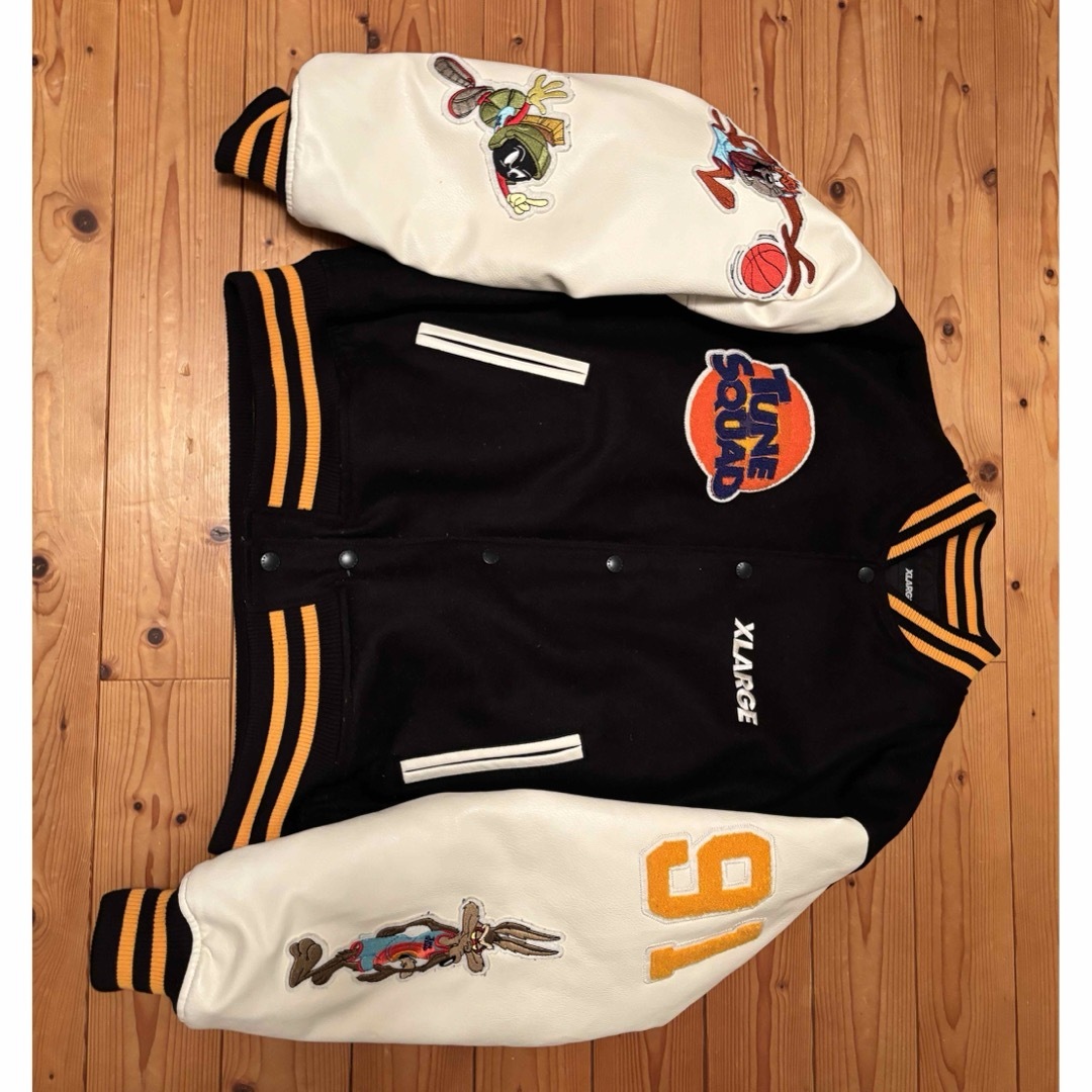 XLARGE(エクストララージ)のXLARGE × SPACE JAM: JACKET メンズのジャケット/アウター(スタジャン)の商品写真