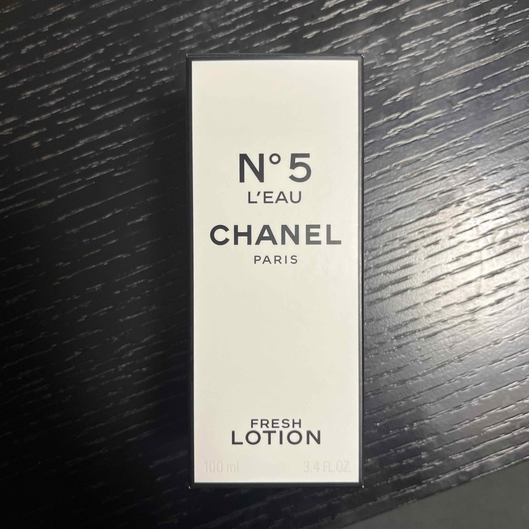 CHANEL(シャネル)のCHANEL No.5 ロー フレッシュ ローション 100ml コスメ/美容のボディケア(ボディローション/ミルク)の商品写真