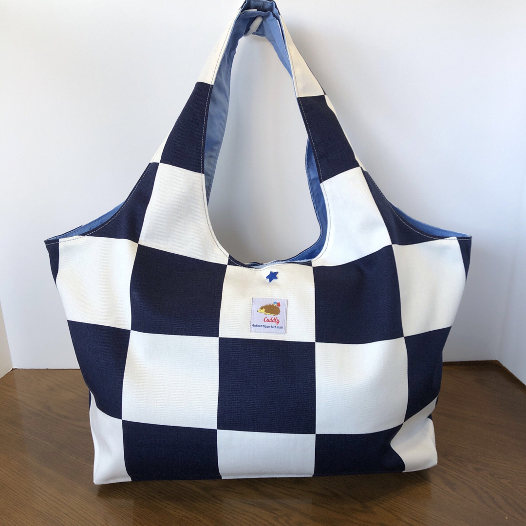 トートバッグ 持ち手一体型　エコバッグ　白×紺 ハンドメイドのファッション小物(バッグ)の商品写真