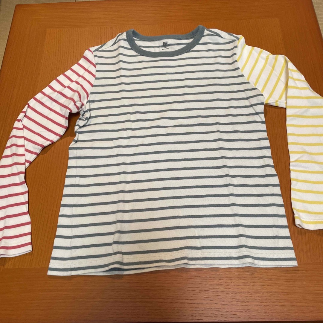 UNIQLO(ユニクロ)のユニクロ　長袖Tシャツ　140 キッズ/ベビー/マタニティのキッズ服男の子用(90cm~)(Tシャツ/カットソー)の商品写真