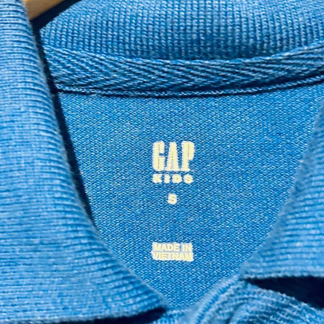 GAP Kids(ギャップキッズ)のGAP KIDS ストライプ　ポロシャツ　Sサイズ(120)  ブルー　青 キッズ/ベビー/マタニティのキッズ服男の子用(90cm~)(Tシャツ/カットソー)の商品写真