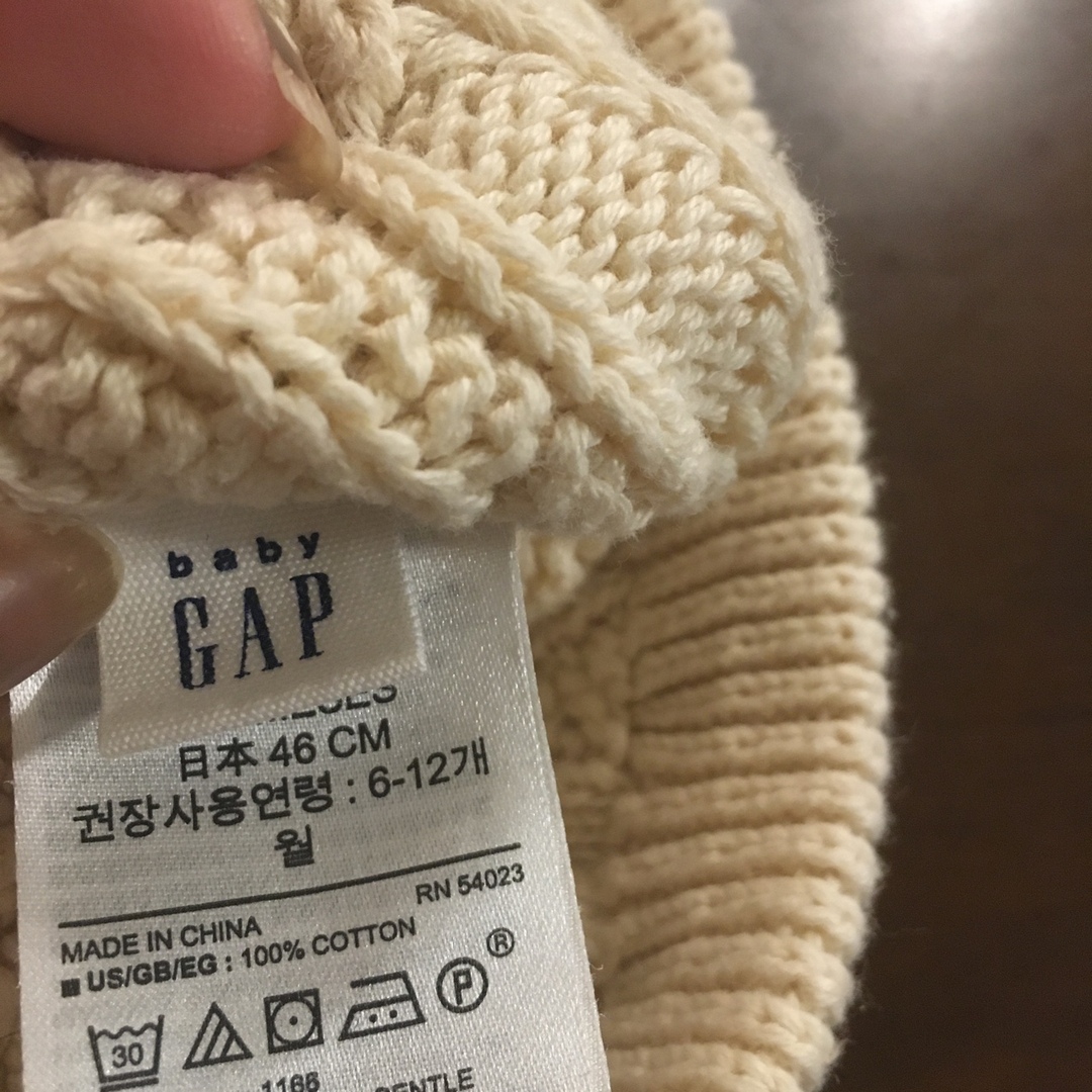 babyGAP(ベビーギャップ)のGAP ギャップ　ニット帽　ホワイト　白　46 6-12M ベビー キッズ/ベビー/マタニティのこども用ファッション小物(帽子)の商品写真