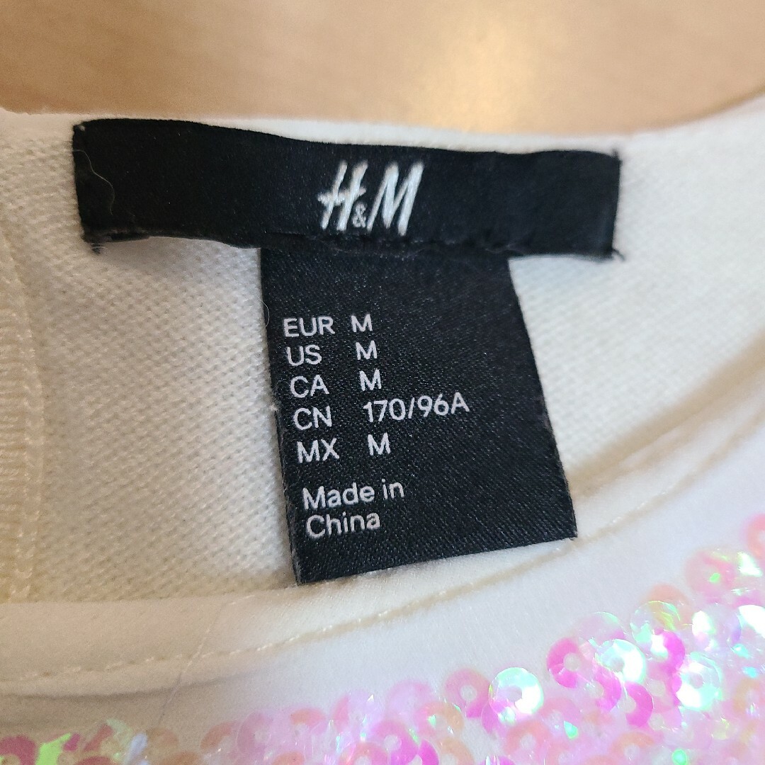 H&M(エイチアンドエム)のききき、キラキラのネックデザインがカワちぃ！サイズM H&M エイチア レディースのトップス(ニット/セーター)の商品写真