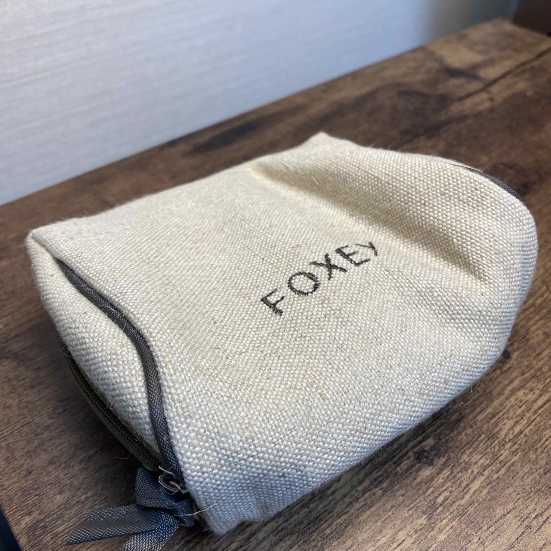 FOXEY(フォクシー)の【未使用品】FOXEY フォクシー　ノベルティポーチ　メイクポーチ レディースのファッション小物(ポーチ)の商品写真