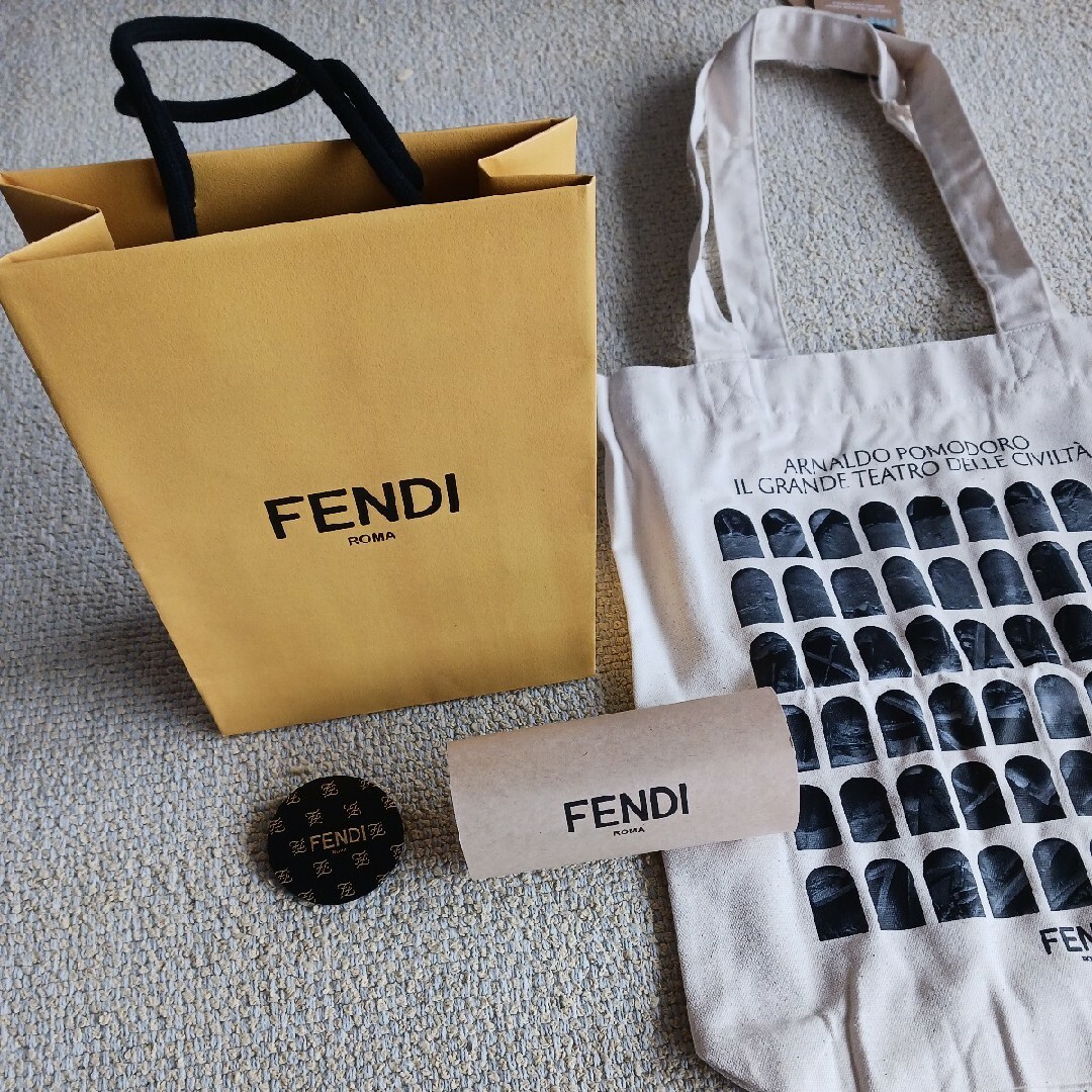 FENDI(フェンディ)のフェンディ　エコバッグ　彫刻家アルナルド・ポモドーロ展覧会　ローマ本社限定発売 レディースのバッグ(エコバッグ)の商品写真