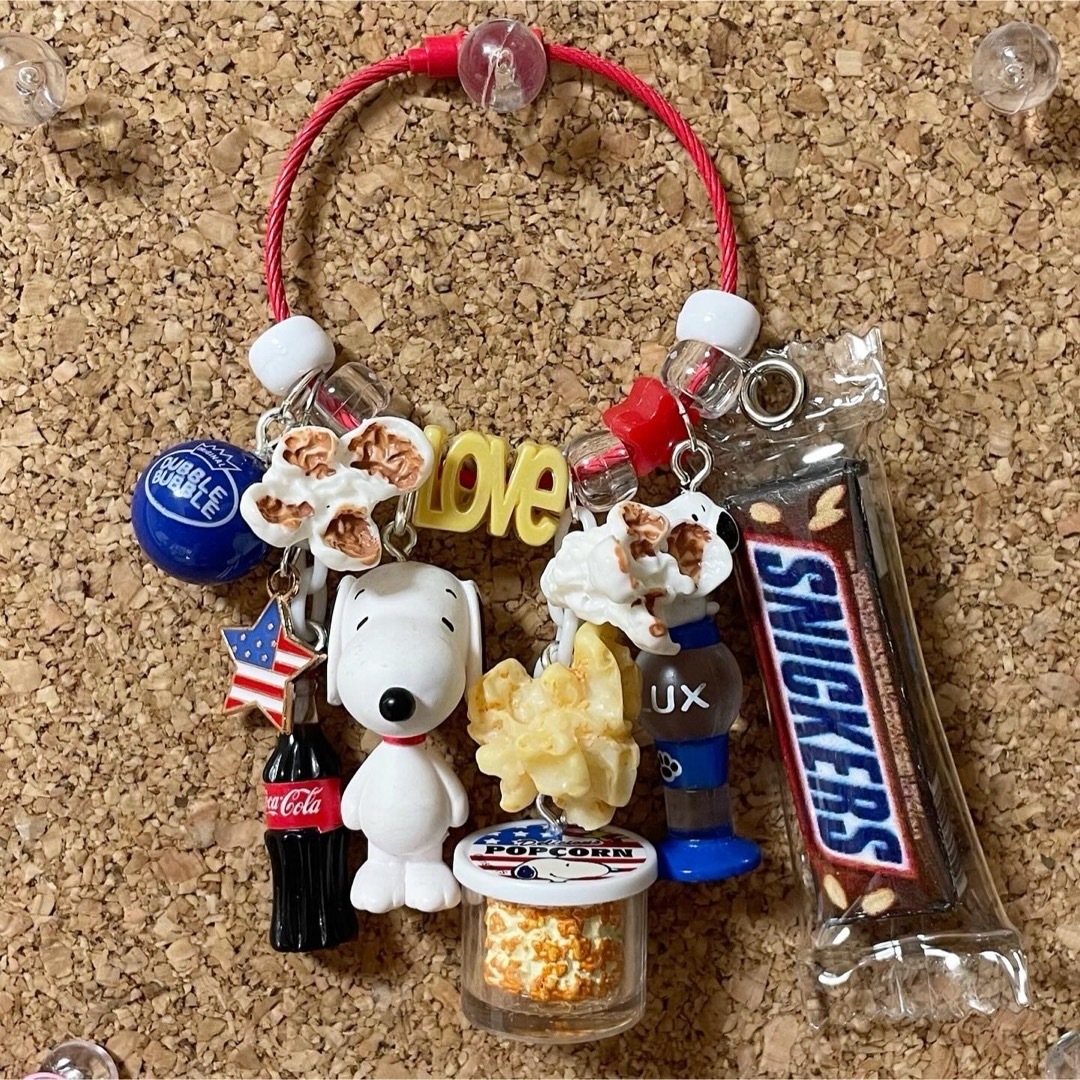 SNOOPY(スヌーピー)の僕の大好きな🐶❤️ ゲームセンターとお菓子🍿🍫🇺🇸✨ キーホルダー✨ ハンドメイドのアクセサリー(キーホルダー/ストラップ)の商品写真