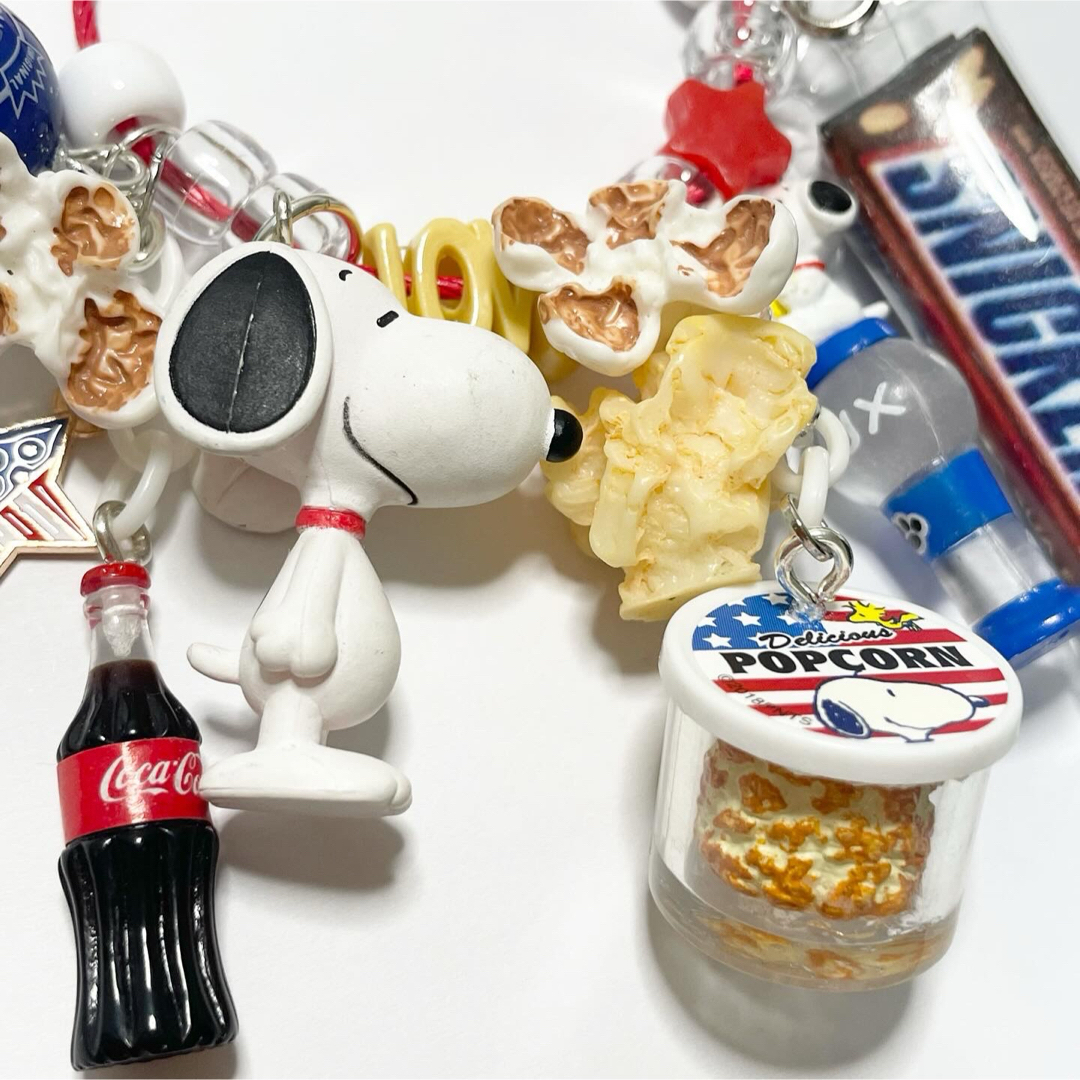 SNOOPY(スヌーピー)の僕の大好きな🐶❤️ ゲームセンターとお菓子🍿🍫🇺🇸✨ キーホルダー✨ ハンドメイドのアクセサリー(キーホルダー/ストラップ)の商品写真