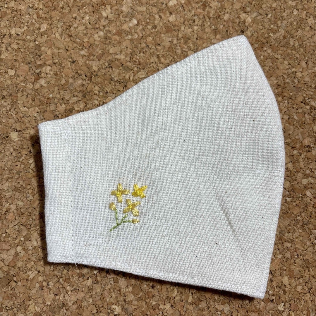 菜の花　花刺繍入　マスク　ハンドメイド ハンドメイドのファッション小物(その他)の商品写真