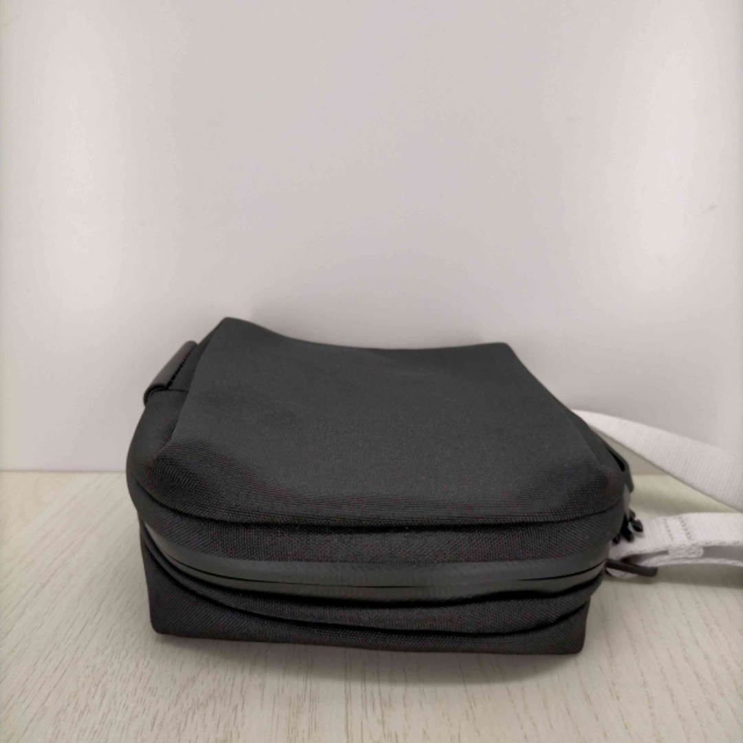 N°21(ヌメロヴェントゥーノ)のN°21(ヌメロヴェントゥーノ) ショルダーポーチ ボディバッグ レディース レディースのバッグ(ショルダーバッグ)の商品写真