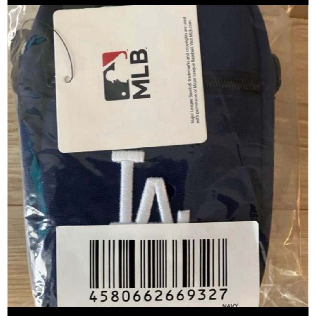 MLB(メジャーリーグベースボール)の【未開封新品】ドジャース　ミニショルダーバッグ　大谷翔平　 MLB公認　刺繍ロゴ レディースのバッグ(ショルダーバッグ)の商品写真