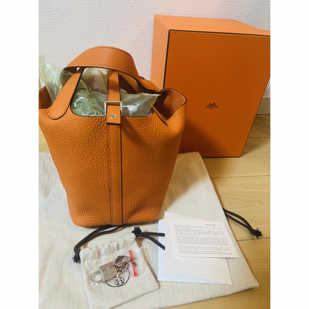 Hermes(エルメス)の新品未使用 エルメス ピコタンロックPM オレンジ×シルバー金具 B刻 付属品有 レディースのバッグ(ハンドバッグ)の商品写真