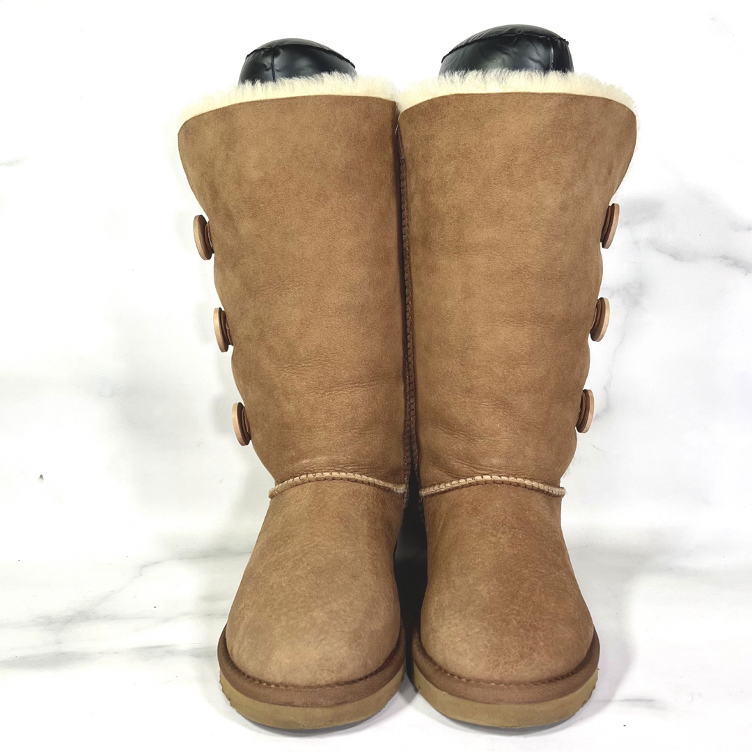 美品】UGG ベイリーボタン トリプレット ブーツ チェスナット 23.0-