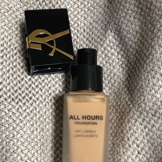 イヴサンローランボーテ(Yves Saint Laurent Beaute)のYSL オールアワーズリキッド　MN1(ファンデーション)