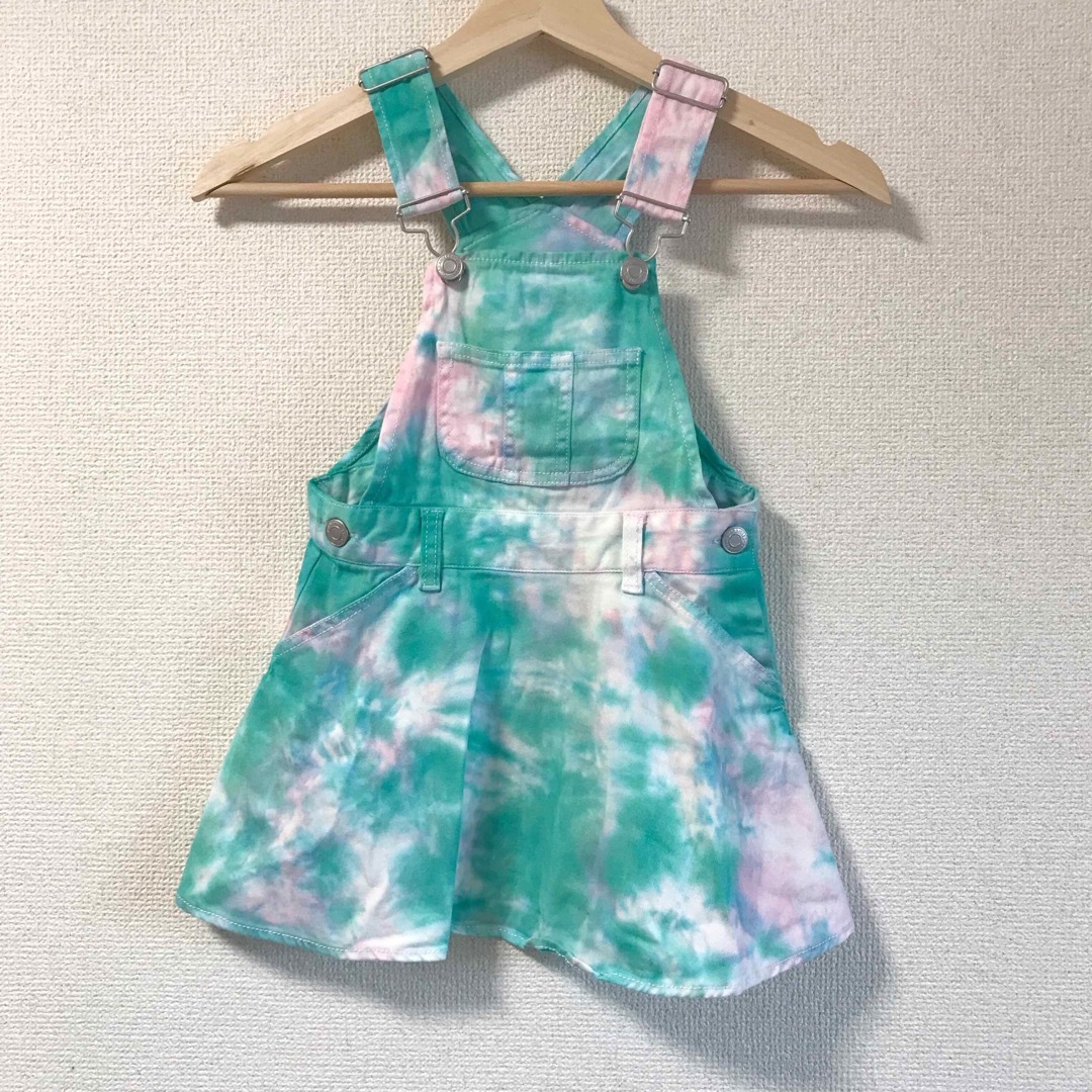 110cm 女の子 ジャンスカ タイダイ染め フレアスカート グリーン×ピンク キッズ/ベビー/マタニティのキッズ服女の子用(90cm~)(ワンピース)の商品写真