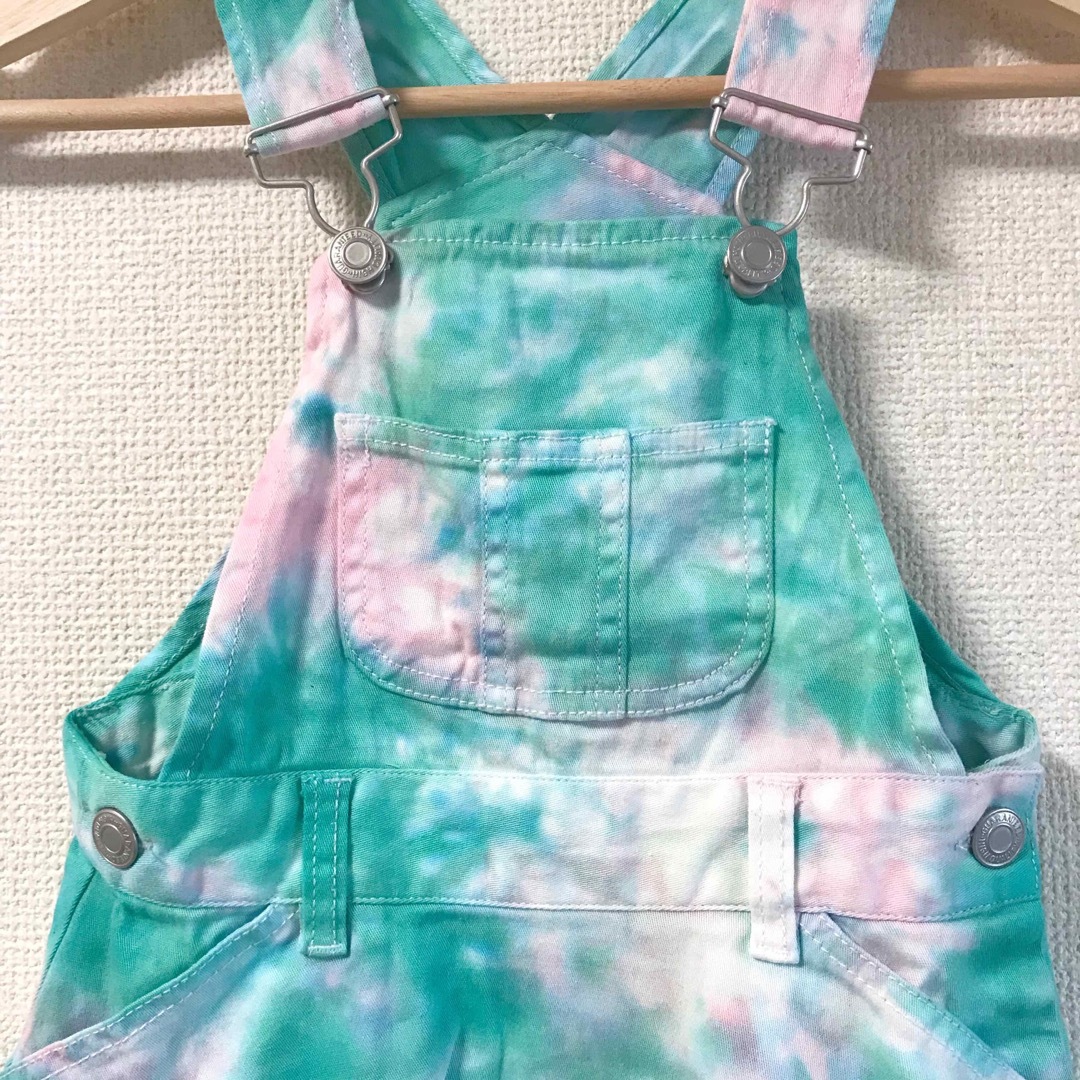 110cm 女の子 ジャンスカ タイダイ染め フレアスカート グリーン×ピンク キッズ/ベビー/マタニティのキッズ服女の子用(90cm~)(ワンピース)の商品写真