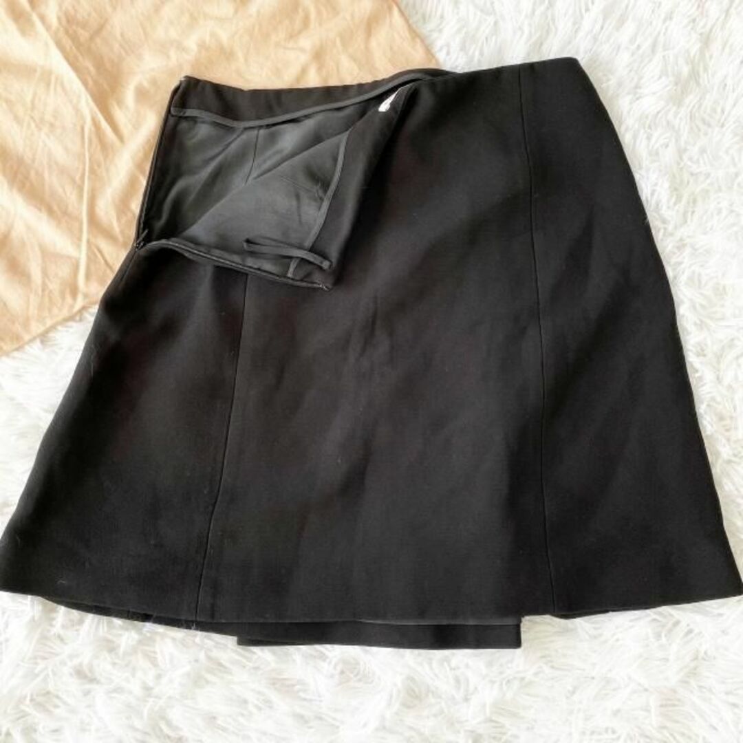miumiu(ミュウミュウ)のミュウミュウ 台形ミニスカート ビジュー ビーズ 36S レーヨン 黒 裏地あり レディースのスカート(ミニスカート)の商品写真