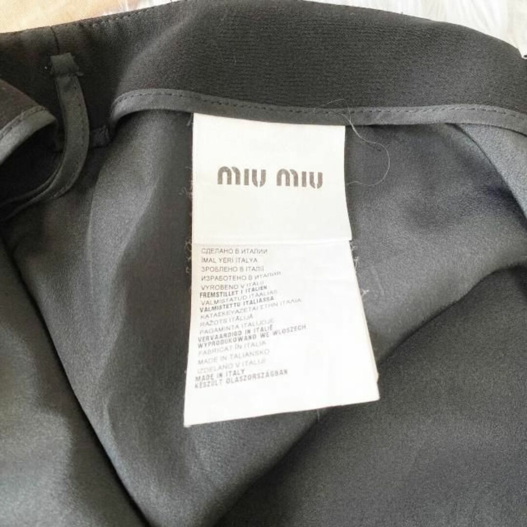 miumiu(ミュウミュウ)のミュウミュウ 台形ミニスカート ビジュー ビーズ 36S レーヨン 黒 裏地あり レディースのスカート(ミニスカート)の商品写真