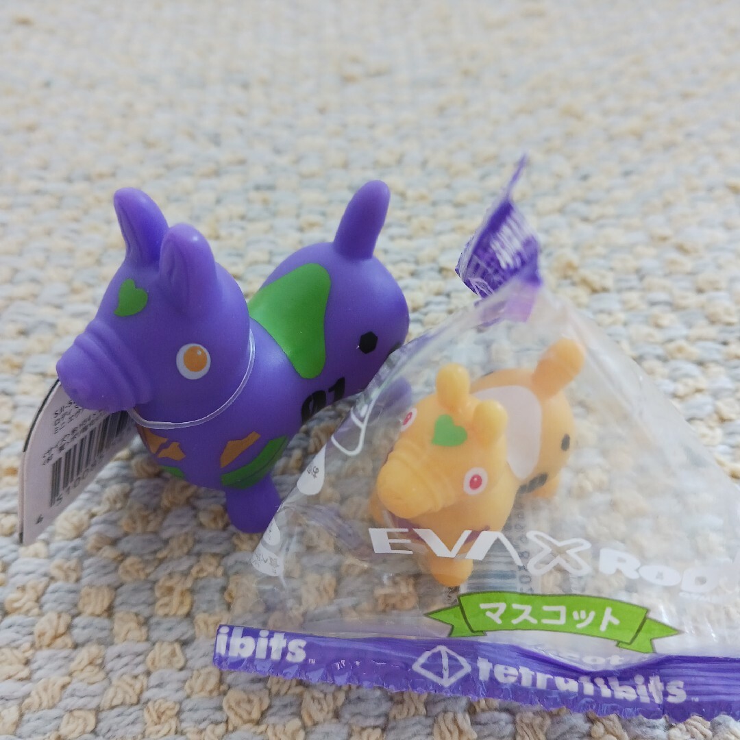 EVA X RODY マスコット 2個セット パープルとイエロー エンタメ/ホビーのおもちゃ/ぬいぐるみ(キャラクターグッズ)の商品写真