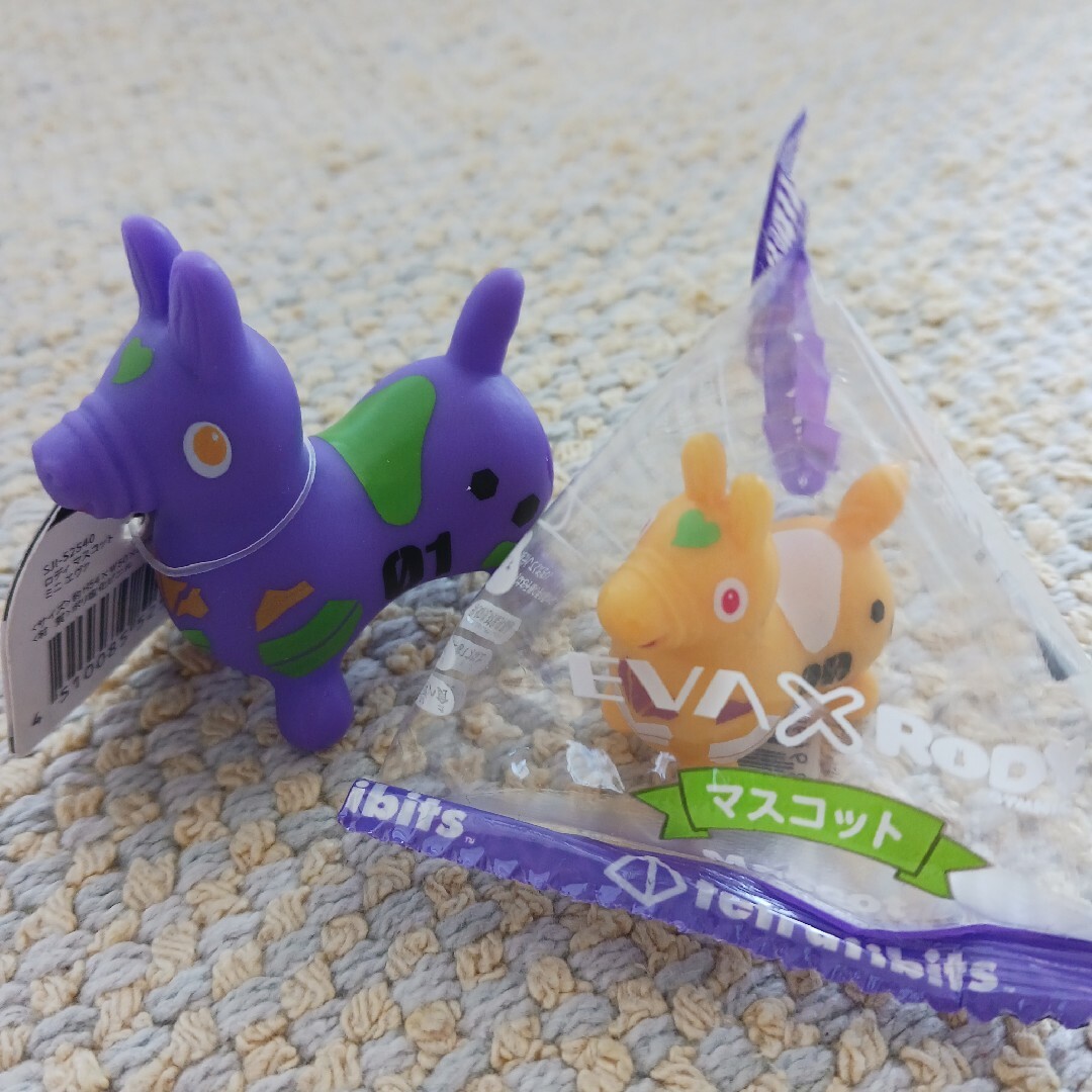 EVA X RODY マスコット 2個セット パープルとイエロー エンタメ/ホビーのおもちゃ/ぬいぐるみ(キャラクターグッズ)の商品写真