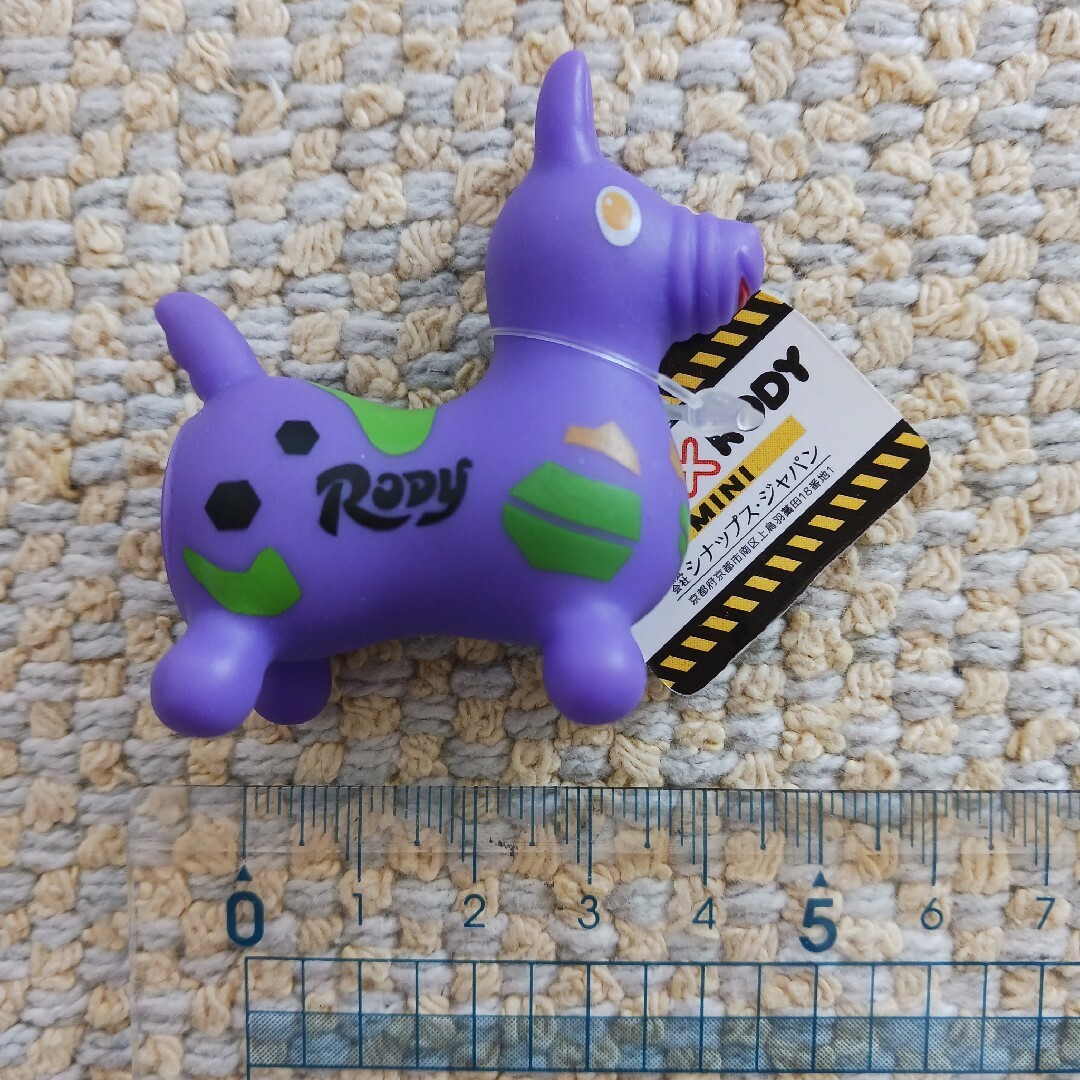 EVA X RODY マスコット 2個セット パープルとイエロー エンタメ/ホビーのおもちゃ/ぬいぐるみ(キャラクターグッズ)の商品写真