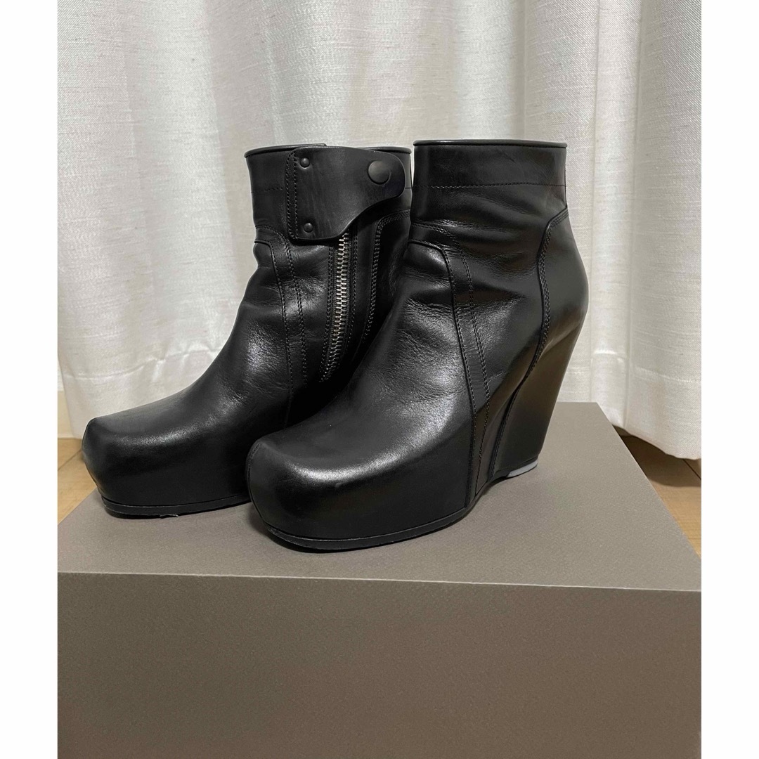 Rick Owens(リックオウエンス)のRick Owens ブラックレザー ウェッジブーツ サイズ 37 レディースの靴/シューズ(ブーツ)の商品写真