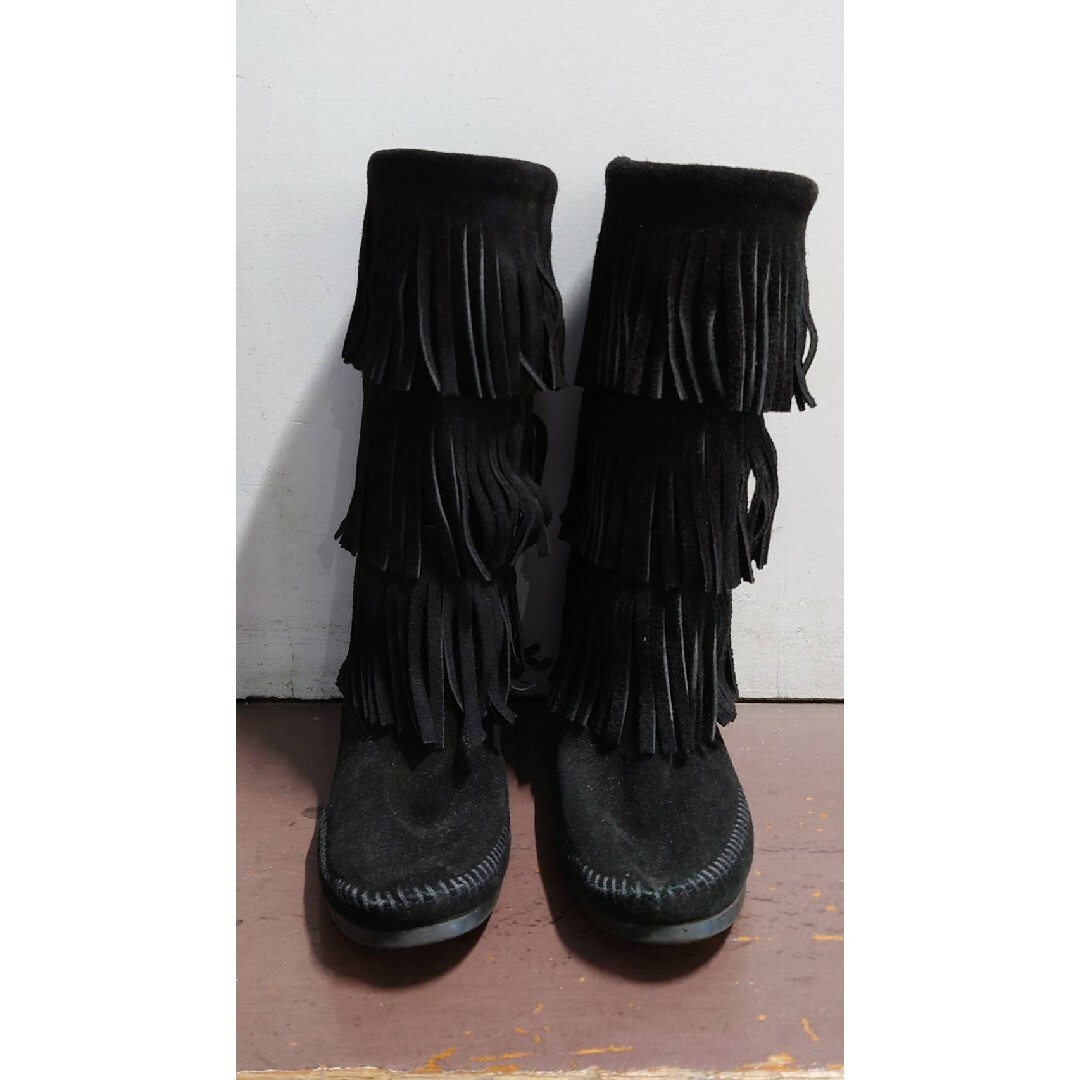 Minnetonka(ミネトンカ)のMINNETONKA Calf 3-Layer Fringe Boot ブーツ レディースの靴/シューズ(ブーツ)の商品写真