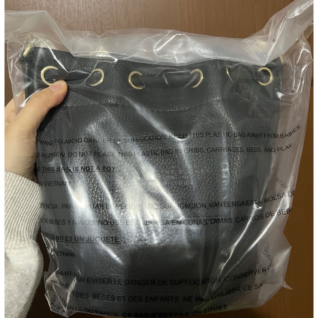 MARC JACOBS(マークジェイコブス)のマークジェイコブス レザー バケットバッグ ブラック レディースのバッグ(ショルダーバッグ)の商品写真