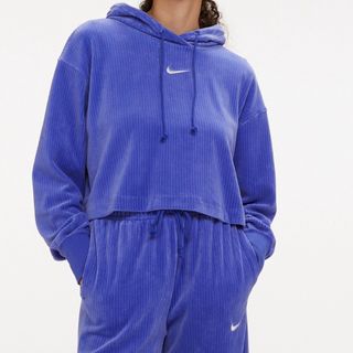 ナイキ(NIKE)のNIKE クロップドベロアパーカー　パープル　L(パーカー)