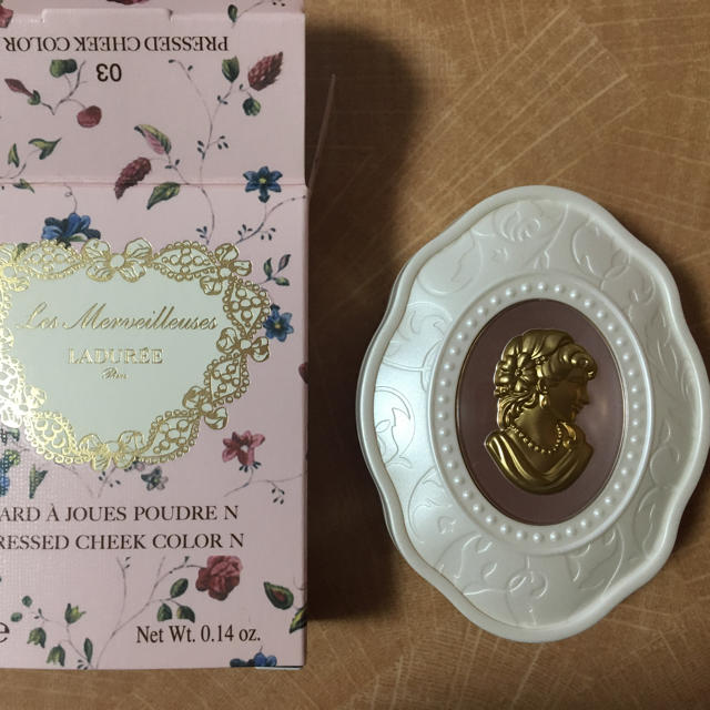 Les Merveilleuses LADUREE(レメルヴェイユーズラデュレ)のラデュレチーク♯3 コスメ/美容のベースメイク/化粧品(チーク)の商品写真