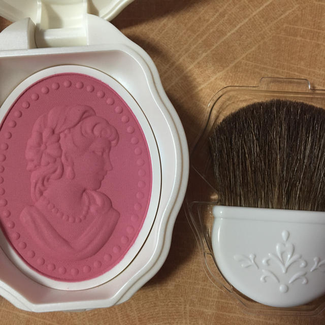 Les Merveilleuses LADUREE(レメルヴェイユーズラデュレ)のラデュレチーク♯3 コスメ/美容のベースメイク/化粧品(チーク)の商品写真