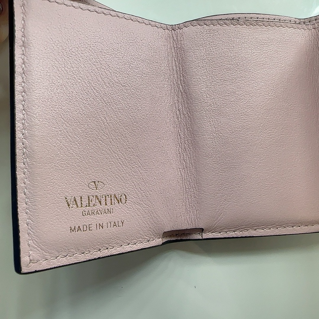 VALENTINO(ヴァレンティノ)のヴァレンティノ　折り財布 レディースのファッション小物(財布)の商品写真