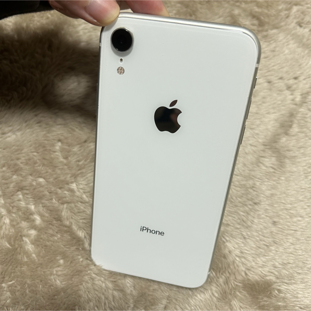 iPhone(アイフォーン)の美品★iPhoneXR64GBホワイト スマホ/家電/カメラのスマートフォン/携帯電話(スマートフォン本体)の商品写真