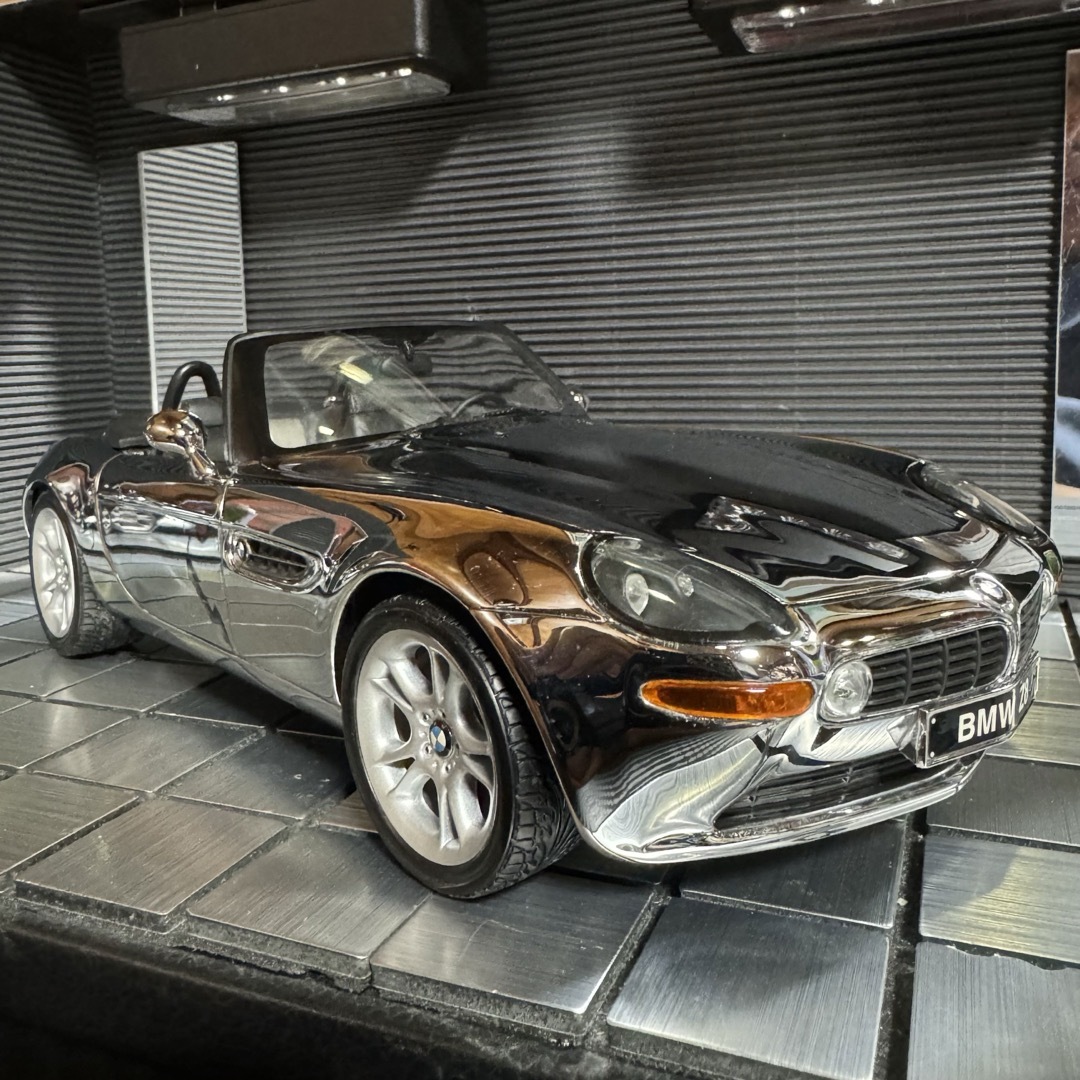 ミニカー激レア！絶版未展示品 京商 1/18 BMW Z8 クロームメッキ 全面鏡面