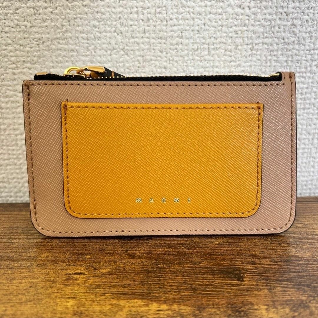 Marni(マルニ)の【MARNI】マルニ　フラグメントケース カードケース　マスタード レディースのファッション小物(コインケース)の商品写真