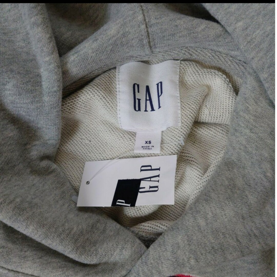 GAP(ギャップ)の新品  パーカー  最終お値下げ レディースのトップス(パーカー)の商品写真