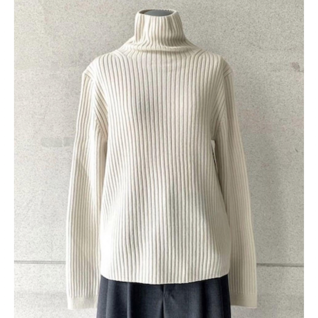 UNITED ARROWS(ユナイテッドアローズ)のNATURAL DYED WOOL | タートルネックリブセーター　ATON レディースのトップス(ニット/セーター)の商品写真