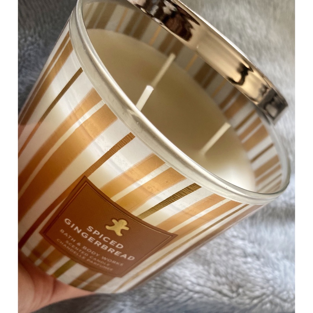 Bath & Body Works(バスアンドボディーワークス)のBath & Body Works Spiced Gingerbread  コスメ/美容のリラクゼーション(キャンドル)の商品写真